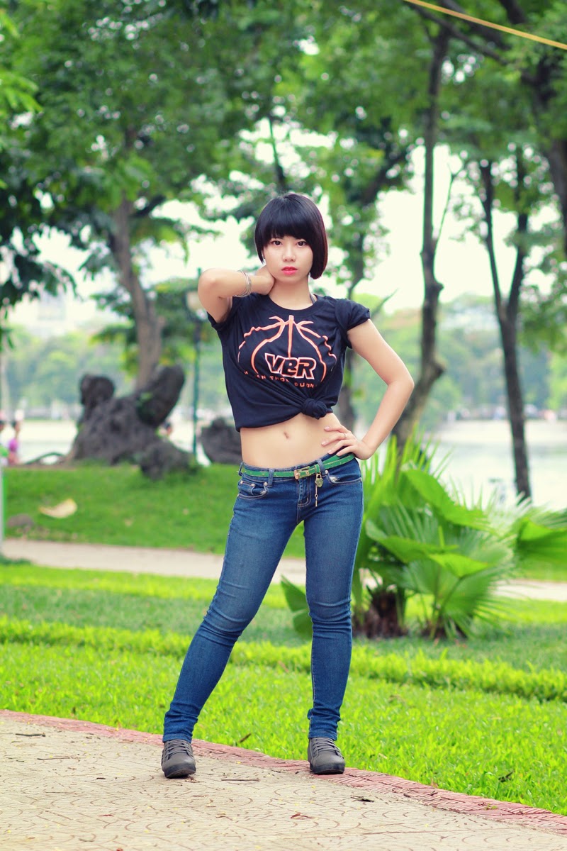 Thí sinh Miss Bóng Rổ 2013 đọ dáng tại công viên - Ảnh 3