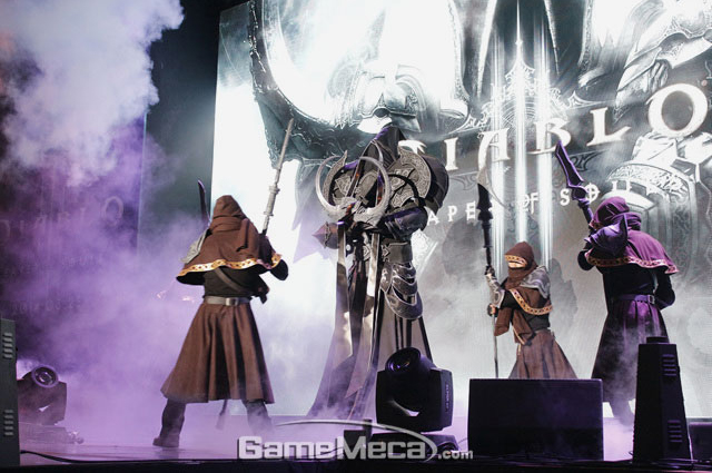 Ngắm cosplay tại lễ ra mắt Diablo 3: Reaper of Souls - Ảnh 33
