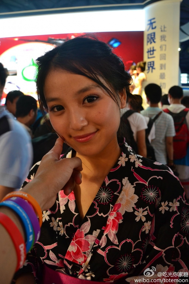 Sờ tận tay các showgirl tại ChinaJoy 2013 - Ảnh 26