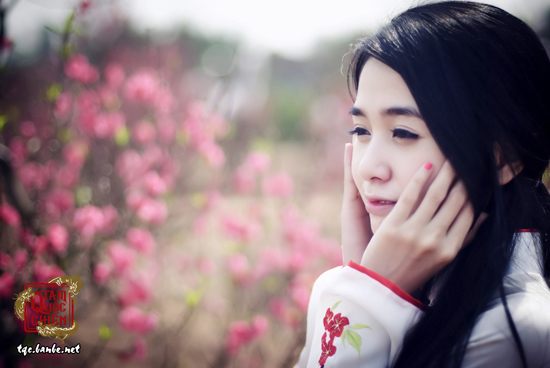 Ngọc Hiền khoe sắc duyên dáng cùng hoa đào - Ảnh 8