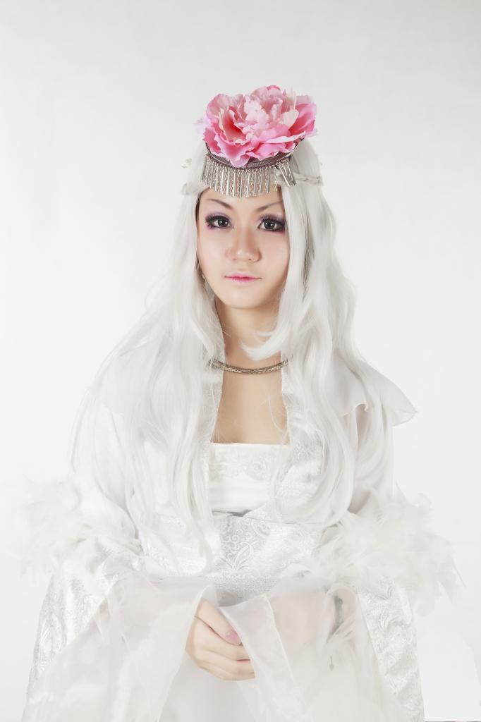 Giáng Ma Thiên khoe ảnh cosplay trước giờ ra mắt - Ảnh 1