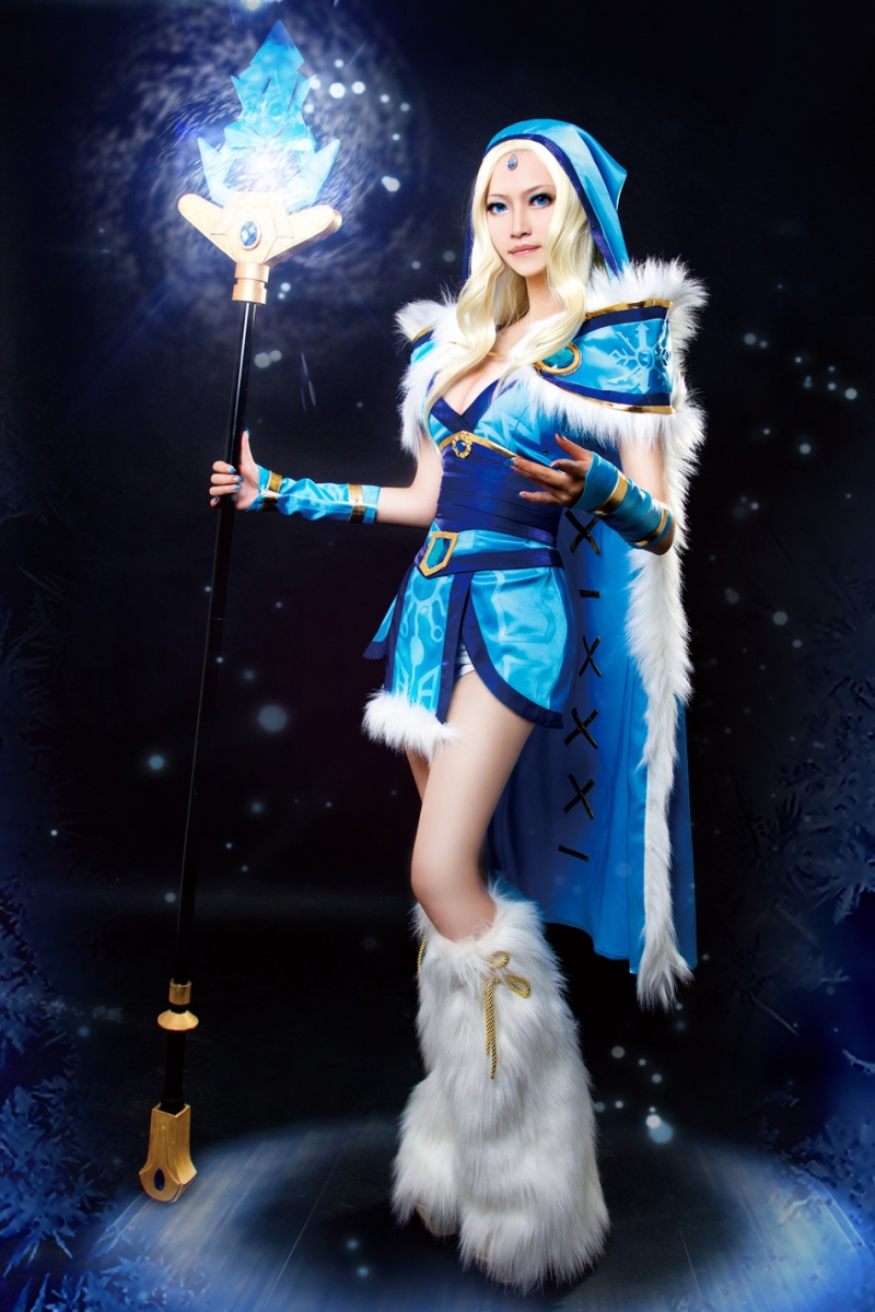Cosplay "thánh nữ" Crystal Maiden trong DotA 2 - Ảnh 2