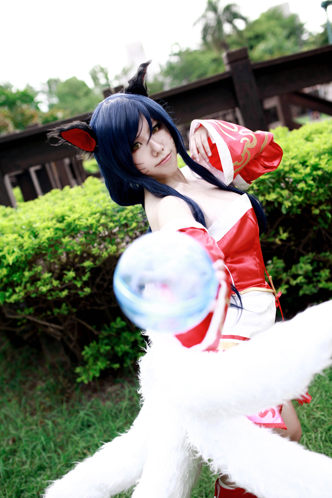 Ngắm Amane Miko quyến rũ với cosplay Ahri - Ảnh 4
