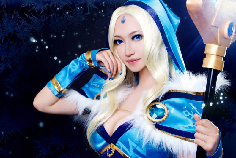 Cosplay "thánh nữ" Crystal Maiden trong DotA 2 - Ảnh 5