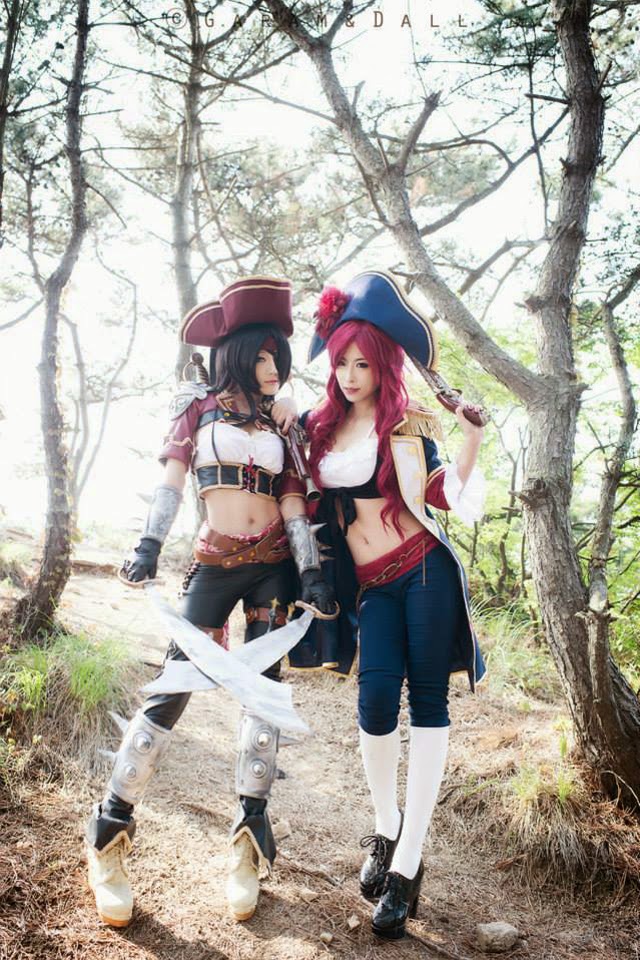 Miyuko khoe trọn bộ cosplay Katarina "cướp biển" - Ảnh 9