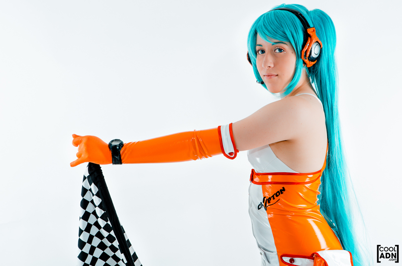 Hatsune Miku dễ thương với cosplay Miku Racing 2010 - Ảnh 34