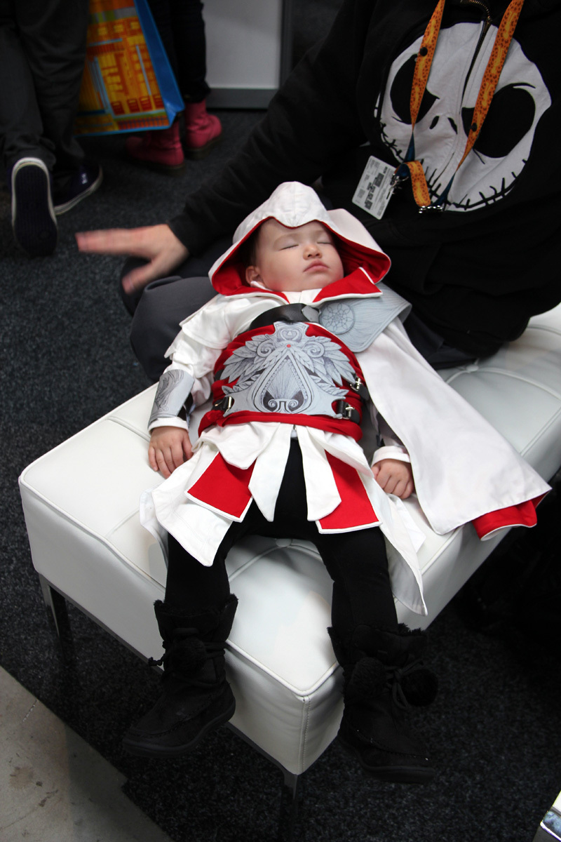 Ngắm cosplay Ezio phiên bản nhí cực đáng yêu - Ảnh 9