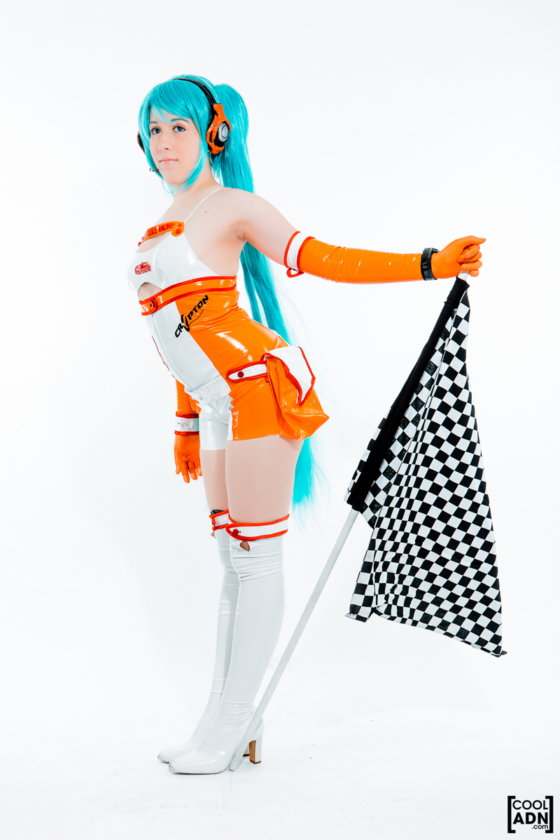 Hatsune Miku dễ thương với cosplay Miku Racing 2010 - Ảnh 3