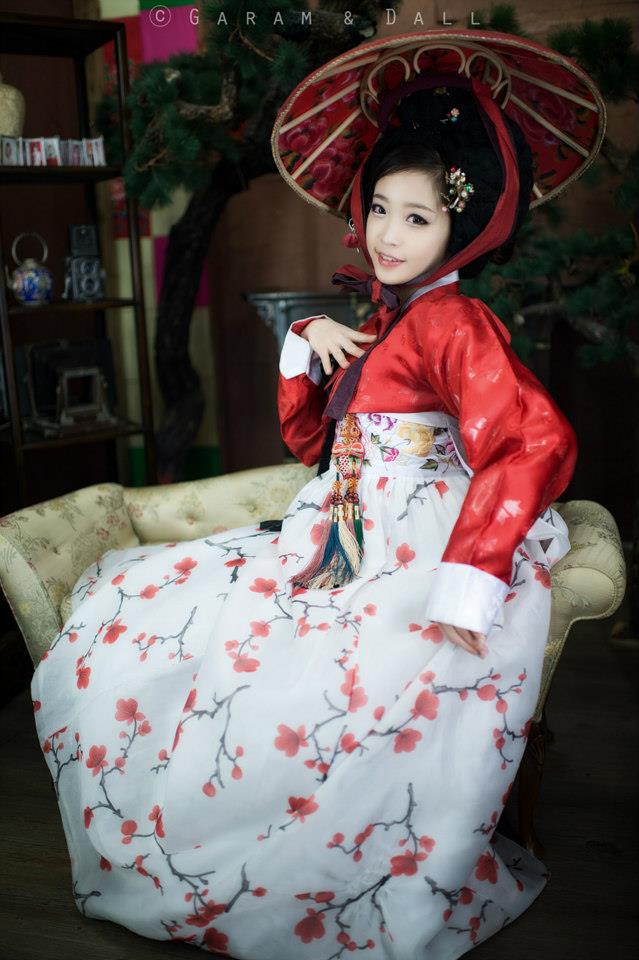 Tomia gợi cảm với trang phục truyền thống Hanbok - Ảnh 4