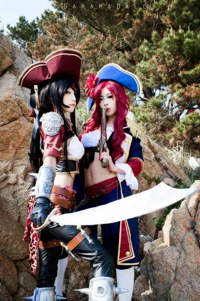 Miyuko khoe trọn bộ cosplay Katarina "cướp biển" - Ảnh 16