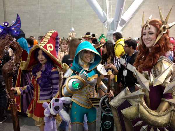 Ngất ngây với cosplay Leona "đẹp như mơ" - Ảnh 20