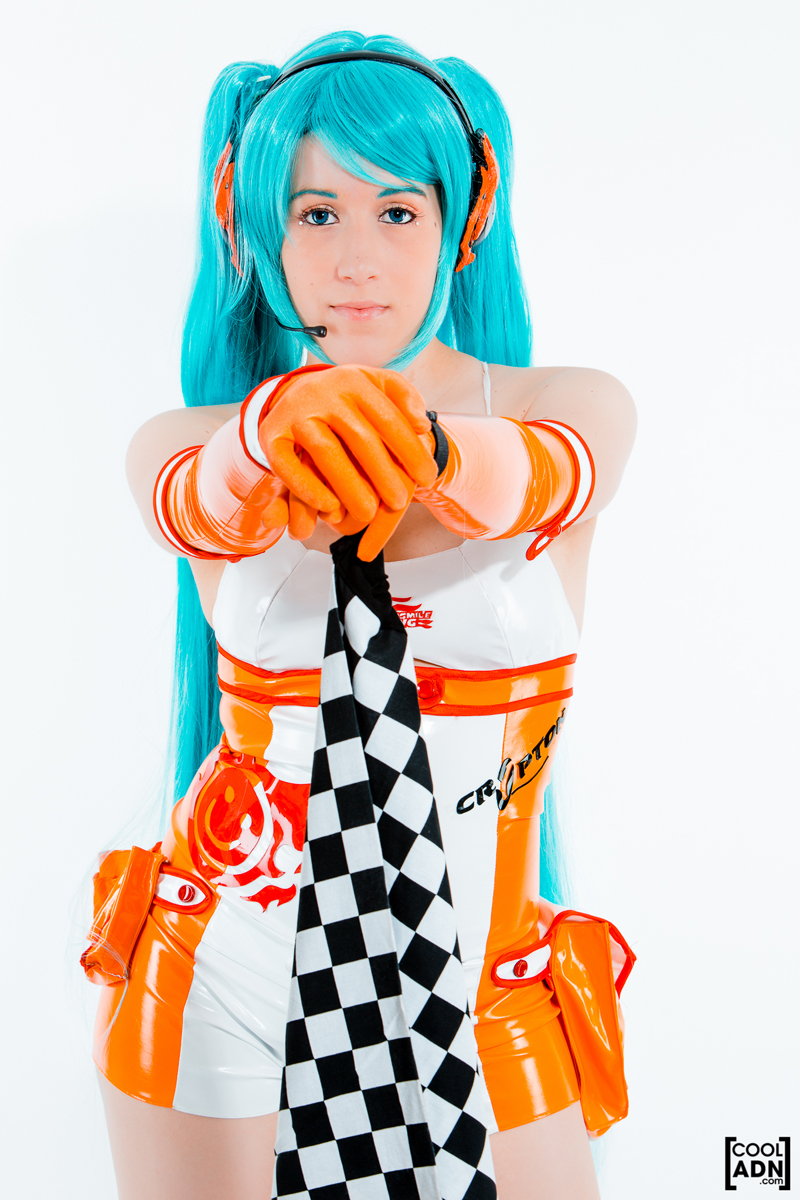 Hatsune Miku dễ thương với cosplay Miku Racing 2010 - Ảnh 2