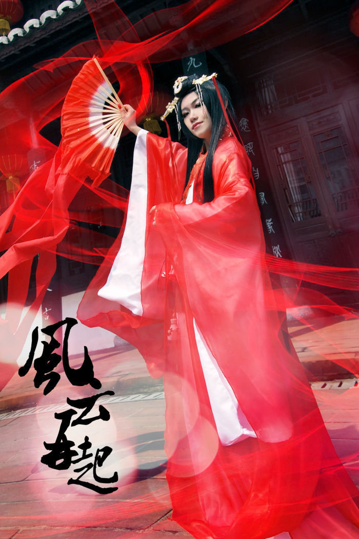 Cosplay ấn tượng về giáo chủ Nhật Nguyệt Thần Giáo - Ảnh 1