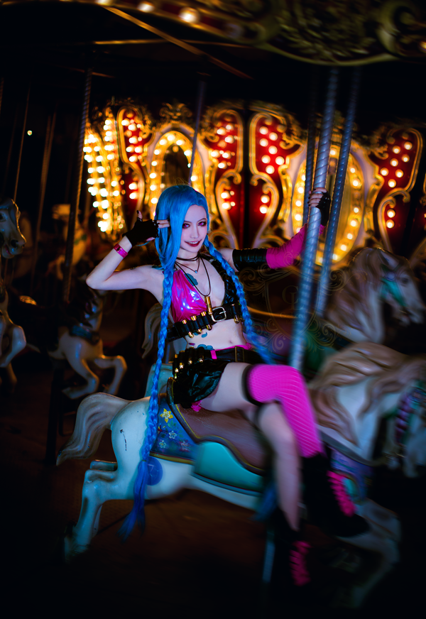 Jinx chơi đu quay ngoài công viên - Ảnh 7