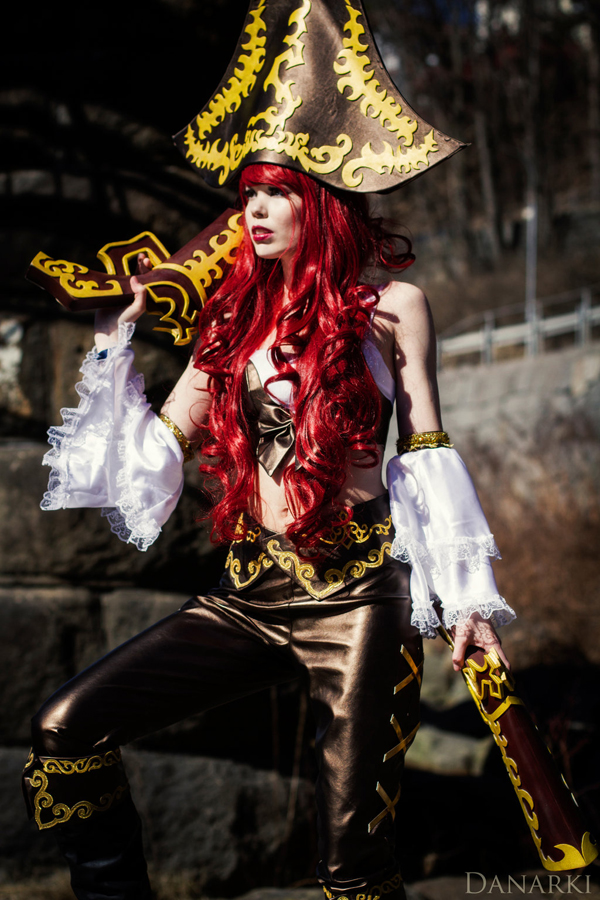 Tine Marie Riis quyến rũ với cosplay Miss Fortune - Ảnh 5