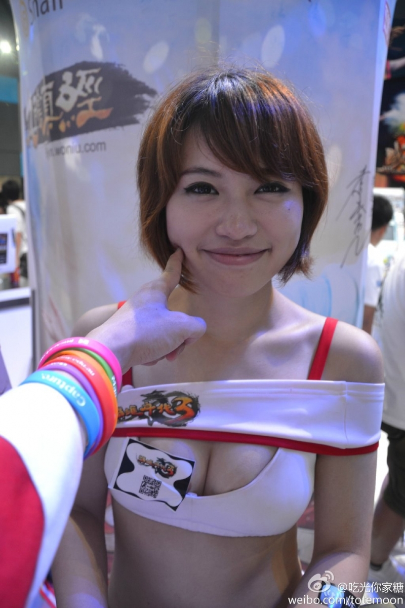 Sờ tận tay các showgirl tại ChinaJoy 2013 - Ảnh 16