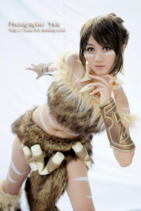 Thợ săn Nidalee khoe dáng giữa rừng vắng - Ảnh 21