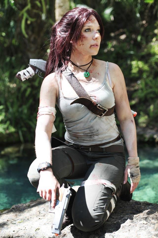 Lara Croft mặt đầy máu nhưng vẫn đẹp mê hoặc - Ảnh 3