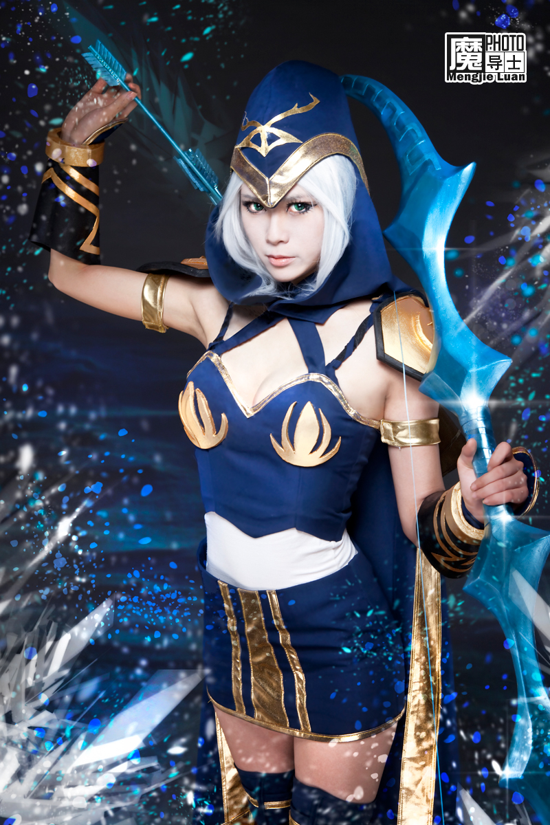 Cosplay "cung băng" Ashe đẹp điên đảo - Ảnh 7