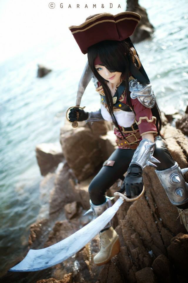 Miyuko khoe trọn bộ cosplay Katarina "cướp biển" - Ảnh 33