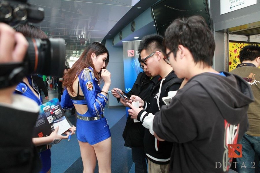 Những cô nàng showgirl xinh đẹp tại DotA 2 G-League - Ảnh 6