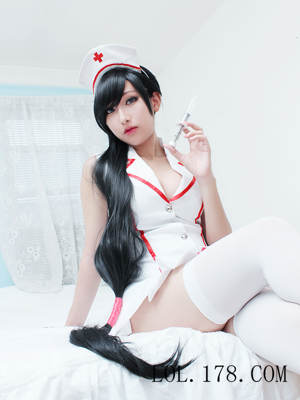 "Nắm đấm bóng đêm" Akali quyến rũ với trang phục y tá - Ảnh 3