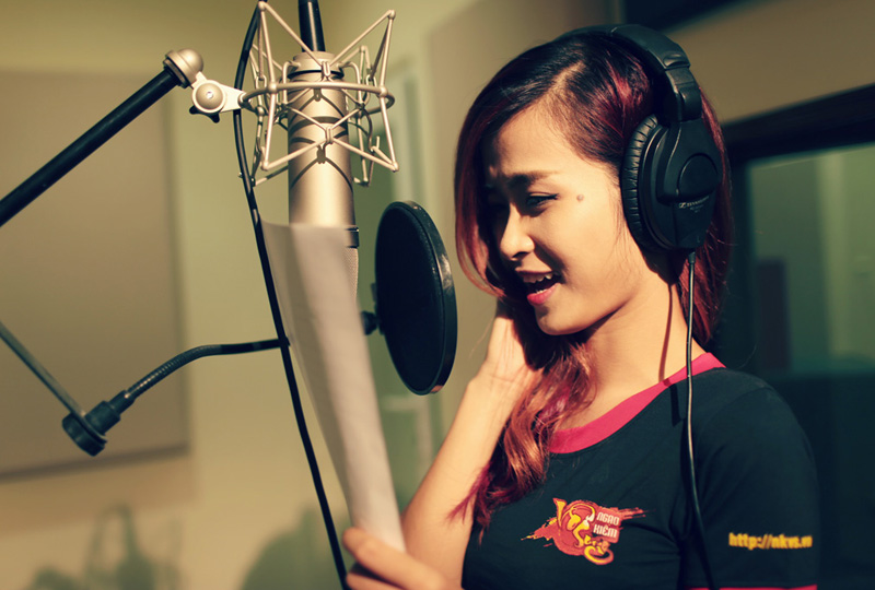 Đông Nhi gợi cảm trong phòng thu ca khúc Chờ người - Ảnh 8