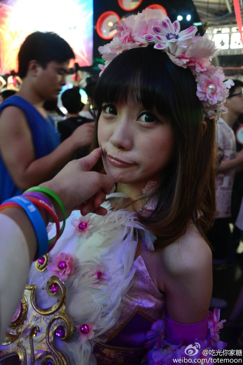 Sờ tận tay các showgirl tại ChinaJoy 2013 - Ảnh 19